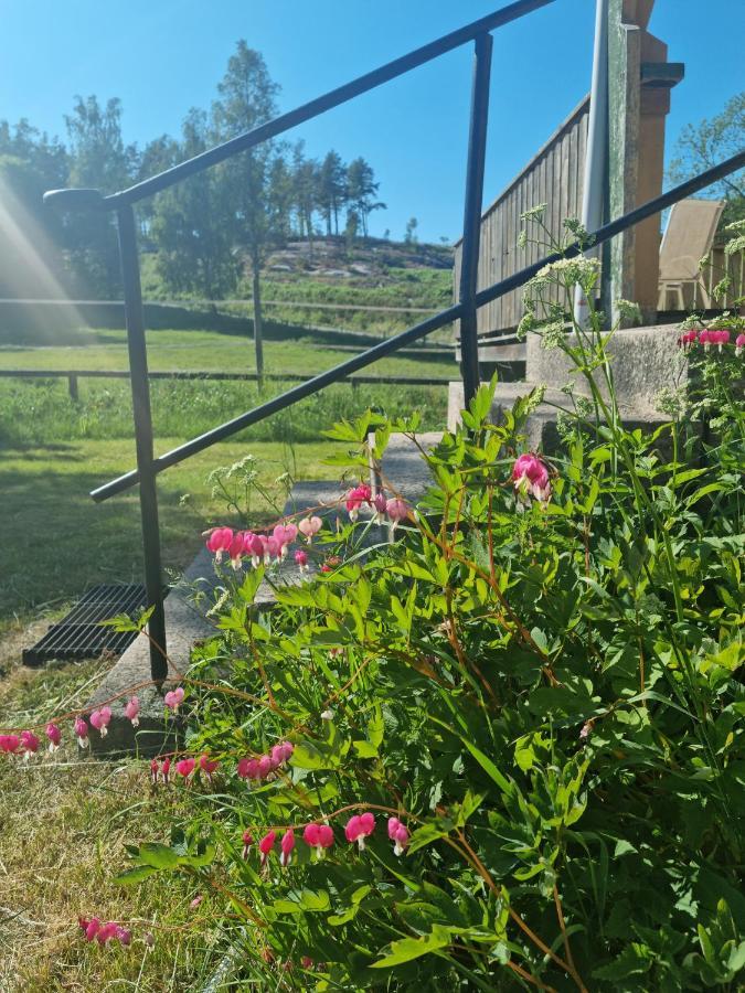 Charmigt Hus Pa Landet Naera Till Bad Strömstad Esterno foto