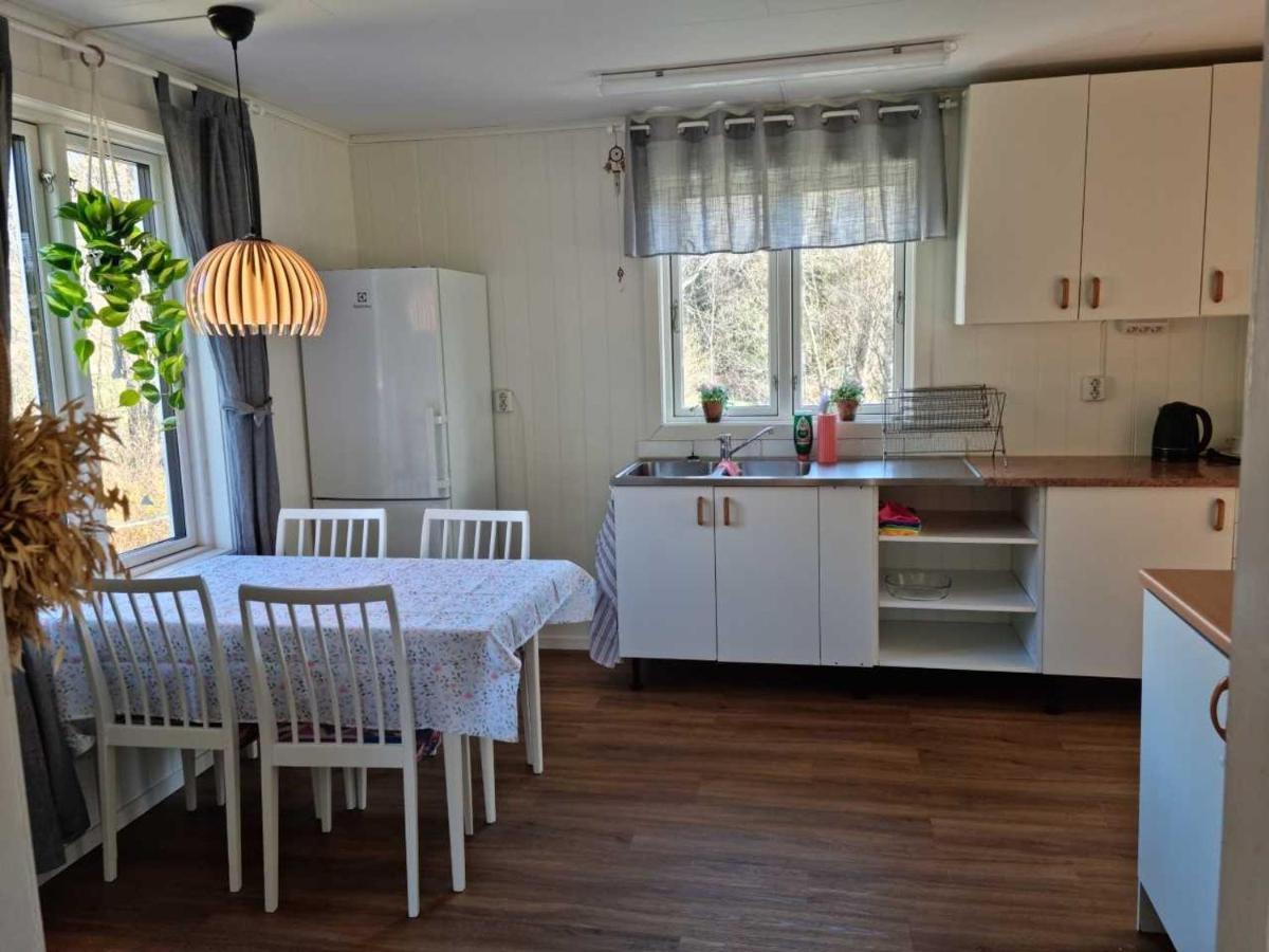 Charmigt Hus Pa Landet Naera Till Bad Strömstad Esterno foto