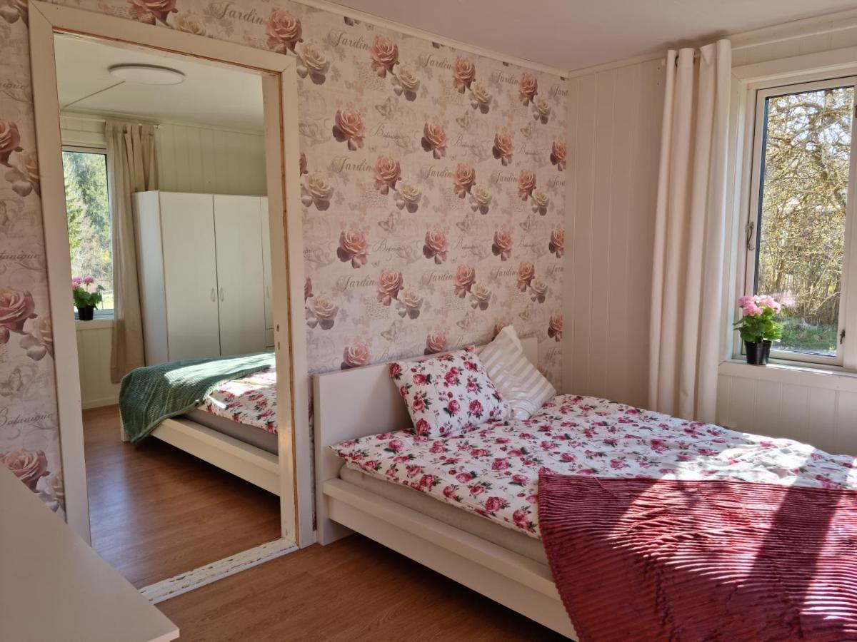 Charmigt Hus Pa Landet Naera Till Bad Strömstad Esterno foto