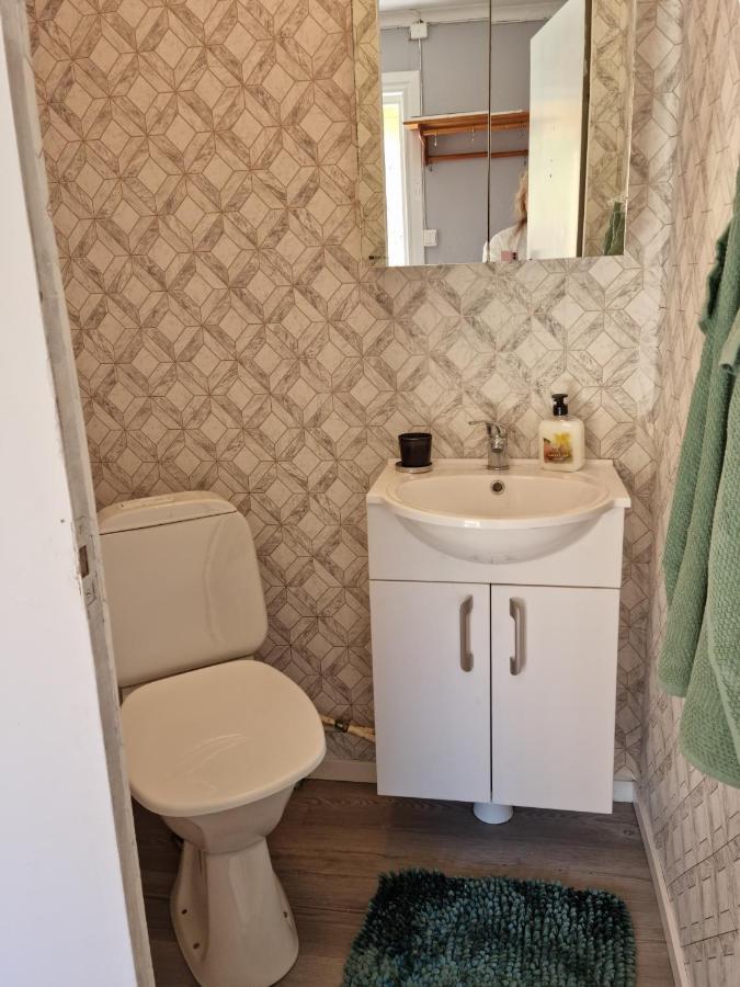 Charmigt Hus Pa Landet Naera Till Bad Strömstad Esterno foto